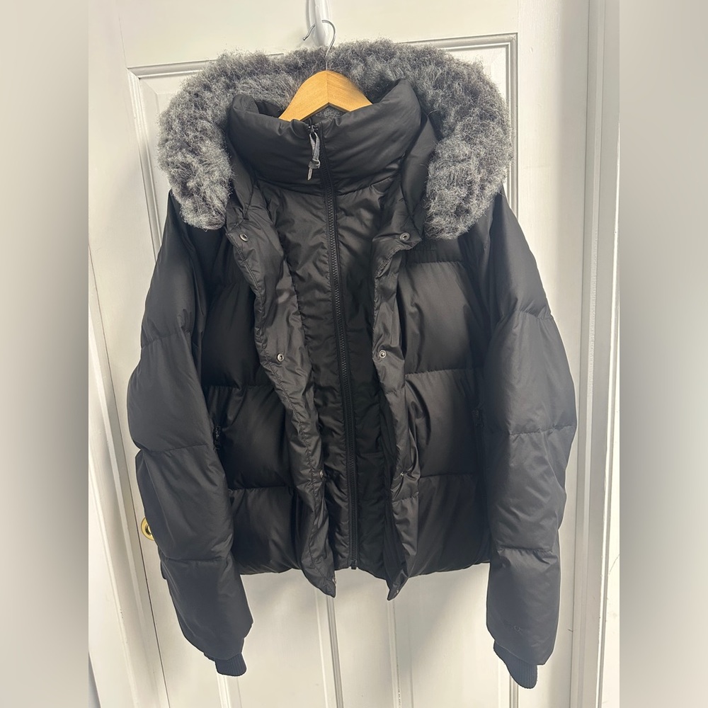 The North Face Black Puffer Jacket with Gray Faux Fur Hood women’s XXL
